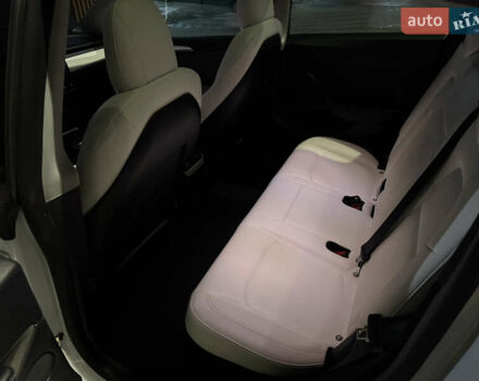 Тесла Model Y 2022 у Черкасах на Automoto.ua Білий Тесла Model Y, об'ємом двигуна 0 л та пробігом 37 тис. км за 26500 $, фото 3 на Automoto.ua