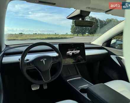Белый Тесла Model Y, объемом двигателя 0 л и пробегом 51 тыс. км за 31000 $, фото 50 на Automoto.ua