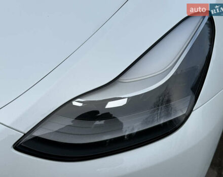 Белый Тесла Model Y, объемом двигателя 0 л и пробегом 129 тыс. км за 27400 $, фото 8 на Automoto.ua