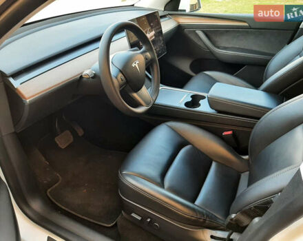 Белый Тесла Model Y, объемом двигателя 0 л и пробегом 27 тыс. км за 28000 $, фото 6 на Automoto.ua