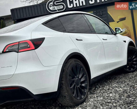 Білий Тесла Model Y, об'ємом двигуна 0 л та пробігом 62 тис. км за 27400 $, фото 52 на Automoto.ua