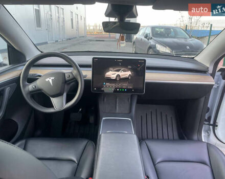 Білий Тесла Model Y, об'ємом двигуна 0 л та пробігом 60 тис. км за 24900 $, фото 24 на Automoto.ua