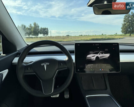 Белый Тесла Model Y, объемом двигателя 0 л и пробегом 51 тыс. км за 31000 $, фото 37 на Automoto.ua