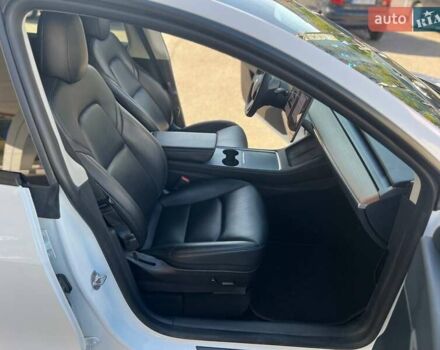 Белый Тесла Model Y, объемом двигателя 0 л и пробегом 31 тыс. км за 24999 $, фото 11 на Automoto.ua