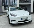 Белый Тесла Model Y, объемом двигателя 0 л и пробегом 65 тыс. км за 27999 $, фото 1 на Automoto.ua