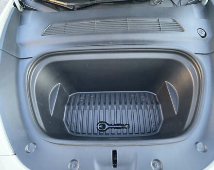 Білий Тесла Model Y, об'ємом двигуна 0 л та пробігом 167 тис. км за 24999 $, фото 18 на Automoto.ua