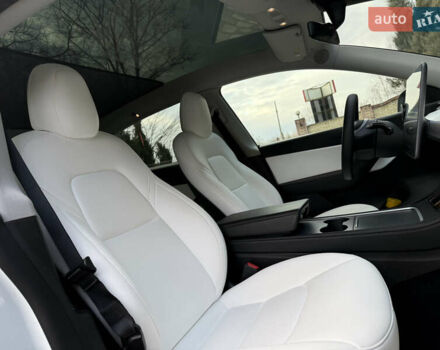 Белый Тесла Model Y, объемом двигателя 0 л и пробегом 129 тыс. км за 27400 $, фото 19 на Automoto.ua