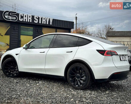 Білий Тесла Model Y, об'ємом двигуна 0 л та пробігом 62 тис. км за 27400 $, фото 57 на Automoto.ua