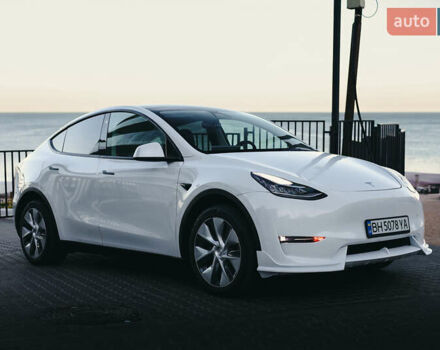 Белый Тесла Model Y, объемом двигателя 0 л и пробегом 45 тыс. км за 28900 $, фото 1 на Automoto.ua
