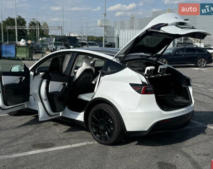Белый Тесла Model Y, объемом двигателя 0 л и пробегом 53 тыс. км за 30500 $, фото 9 на Automoto.ua