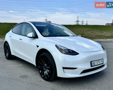 Белый Тесла Model Y, объемом двигателя 0 л и пробегом 64 тыс. км за 28500 $, фото 1 на Automoto.ua