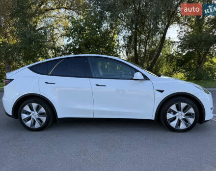 Тесла Model Y 2022 в Киеве на Automoto.ua Белый Тесла Model Y, объемом двигателя 0 л и пробегом 12 тыс. км за 26500 $, фото 1 на Automoto.ua