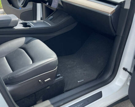 Белый Тесла Model Y, объемом двигателя 0 л и пробегом 76 тыс. км за 24900 $, фото 32 на Automoto.ua