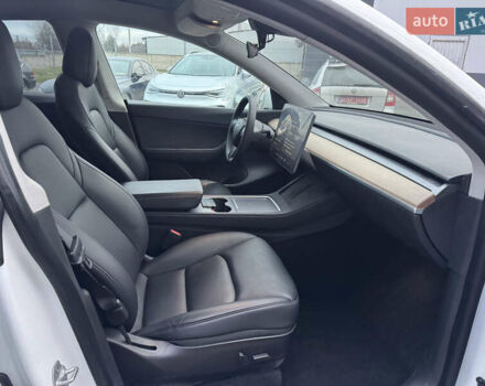 Белый Тесла Model Y, объемом двигателя 0 л и пробегом 29 тыс. км за 21700 $, фото 23 на Automoto.ua