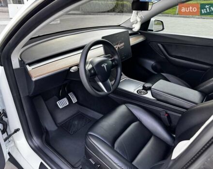 Белый Тесла Model Y, объемом двигателя 0 л и пробегом 59 тыс. км за 28800 $, фото 18 на Automoto.ua