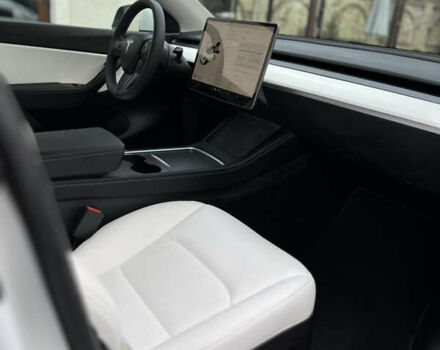 Белый Тесла Model Y, объемом двигателя 0 л и пробегом 21 тыс. км за 26200 $, фото 11 на Automoto.ua