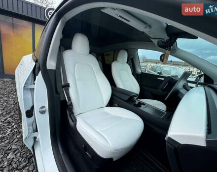 Білий Тесла Model Y, об'ємом двигуна 0 л та пробігом 62 тис. км за 27400 $, фото 14 на Automoto.ua