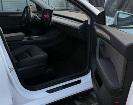 Білий Тесла Model Y, об'ємом двигуна 0 л та пробігом 52 тис. км за 26000 $, фото 12 на Automoto.ua