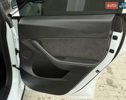 Белый Тесла Model Y, объемом двигателя 0 л и пробегом 59 тыс. км за 28950 $, фото 18 на Automoto.ua