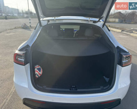 Білий Тесла Model Y, об'ємом двигуна 0 л та пробігом 53 тис. км за 28000 $, фото 17 на Automoto.ua