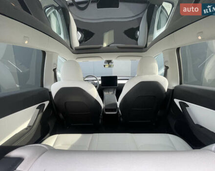 Белый Тесла Model Y, объемом двигателя 0 л и пробегом 38 тыс. км за 31000 $, фото 25 на Automoto.ua