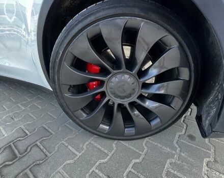 Белый Тесла Model Y, объемом двигателя 0 л и пробегом 59 тыс. км за 26999 $, фото 27 на Automoto.ua