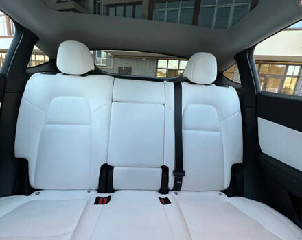 Белый Тесла Model Y, объемом двигателя 0 л и пробегом 28 тыс. км за 38000 $, фото 5 на Automoto.ua