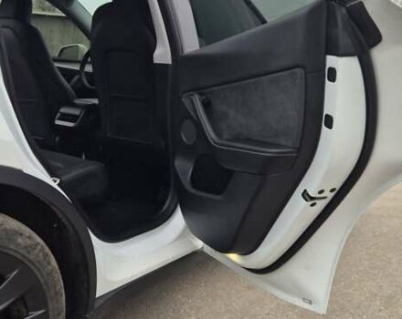 Белый Тесла Model Y, объемом двигателя 0 л и пробегом 27 тыс. км за 29000 $, фото 19 на Automoto.ua