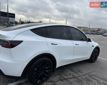 Білий Тесла Model Y, об'ємом двигуна 0 л та пробігом 52 тис. км за 25900 $, фото 4 на Automoto.ua