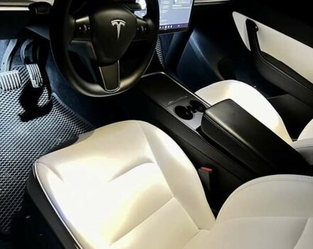 Белый Тесла Model Y, объемом двигателя 0 л и пробегом 24 тыс. км за 25888 $, фото 2 на Automoto.ua