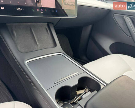 Білий Тесла Model Y, об'ємом двигуна 0 л та пробігом 62 тис. км за 27400 $, фото 47 на Automoto.ua