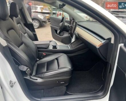 Белый Тесла Model Y, объемом двигателя 0 л и пробегом 31 тыс. км за 24999 $, фото 2 на Automoto.ua