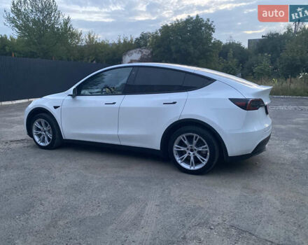 Белый Тесла Model Y, объемом двигателя 0 л и пробегом 58 тыс. км за 24000 $, фото 25 на Automoto.ua