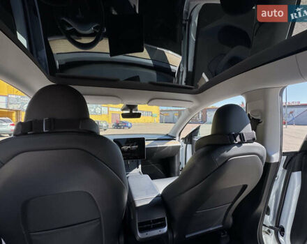 Белый Тесла Model Y, объемом двигателя 0 л и пробегом 50 тыс. км за 28000 $, фото 9 на Automoto.ua