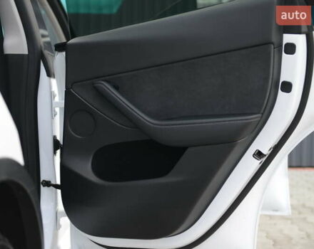 Тесла Model Y 2022 у Мукачеве на Automoto.ua Білий Тесла Model Y, об'ємом двигуна 0 л та пробігом 17 тис. км за 46500 $, фото 28 на Automoto.ua