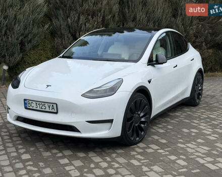 Белый Тесла Model Y, объемом двигателя 0 л и пробегом 129 тыс. км за 27400 $, фото 1 на Automoto.ua