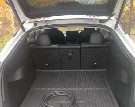 Тесла Model Y 2022 у Дніпро (Дніпропетровську) на Automoto.ua Білий Тесла Model Y, об'ємом двигуна 0 л та пробігом 32 тис. км за 27000 $, фото 3 на Automoto.ua