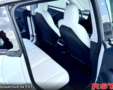 Белый Тесла Model Y, объемом двигателя 0.39 л и пробегом 64 тыс. км за 28500 $, фото 4 на Automoto.ua