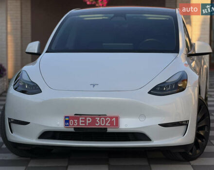 Белый Тесла Model Y, объемом двигателя 0 л и пробегом 59 тыс. км за 30500 $, фото 3 на Automoto.ua
