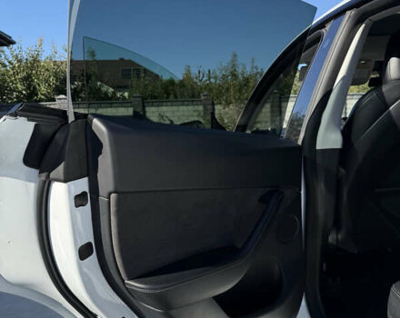 Тесла Model Y 2022 в Ровно на Automoto.ua Белый Тесла Model Y, объемом двигателя 0 л и пробегом 105 тыс. км за 27000 $, фото 16 на Automoto.ua