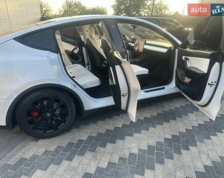 Белый Тесла Model Y, объемом двигателя 0 л и пробегом 25 тыс. км за 35500 $, фото 38 на Automoto.ua