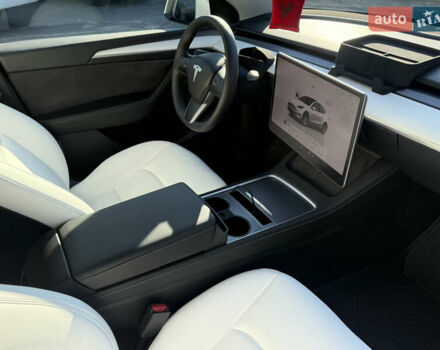 Білий Тесла Model Y, об'ємом двигуна 0 л та пробігом 45 тис. км за 27500 $, фото 3 на Automoto.ua