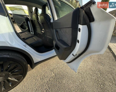 Білий Тесла Model Y, об'ємом двигуна 0 л та пробігом 12 тис. км за 24750 $, фото 44 на Automoto.ua