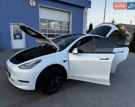 Белый Тесла Model Y, объемом двигателя 0 л и пробегом 59 тыс. км за 28800 $, фото 66 на Automoto.ua