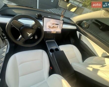 Белый Тесла Model Y, объемом двигателя 0 л и пробегом 25 тыс. км за 35500 $, фото 15 на Automoto.ua