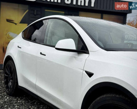 Білий Тесла Model Y, об'ємом двигуна 0 л та пробігом 62 тис. км за 27400 $, фото 12 на Automoto.ua