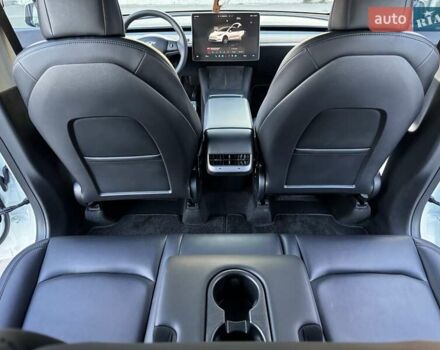 Белый Тесла Model Y, объемом двигателя 0 л и пробегом 59 тыс. км за 28800 $, фото 30 на Automoto.ua