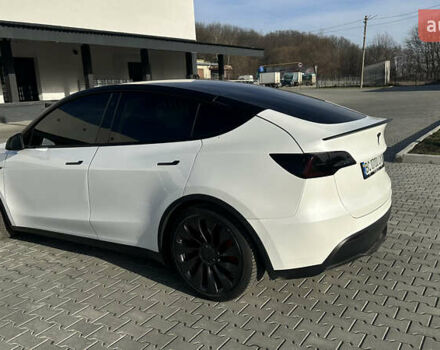 Білий Тесла Model Y, об'ємом двигуна 0 л та пробігом 63 тис. км за 28700 $, фото 2 на Automoto.ua