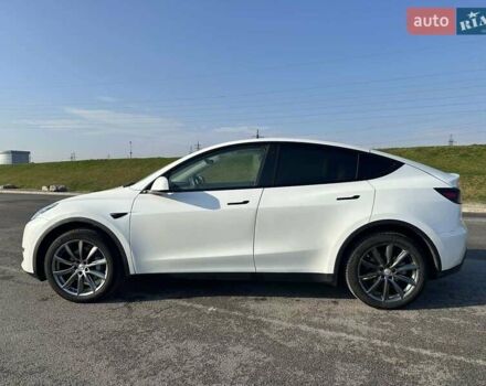 Білий Тесла Model Y, об'ємом двигуна 0 л та пробігом 61 тис. км за 22300 $, фото 2 на Automoto.ua