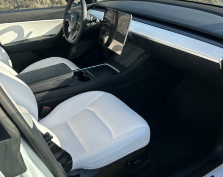 Белый Тесла Model Y, объемом двигателя 0 л и пробегом 20 тыс. км за 33000 $, фото 4 на Automoto.ua